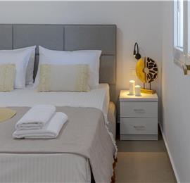 4 bedroom villa with pool by the sea, near Corfu town, sleeps 8